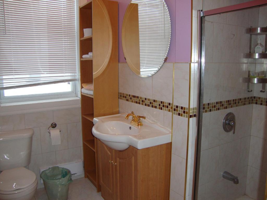Hotel & Suites Place Des Arts Монреал Стая снимка