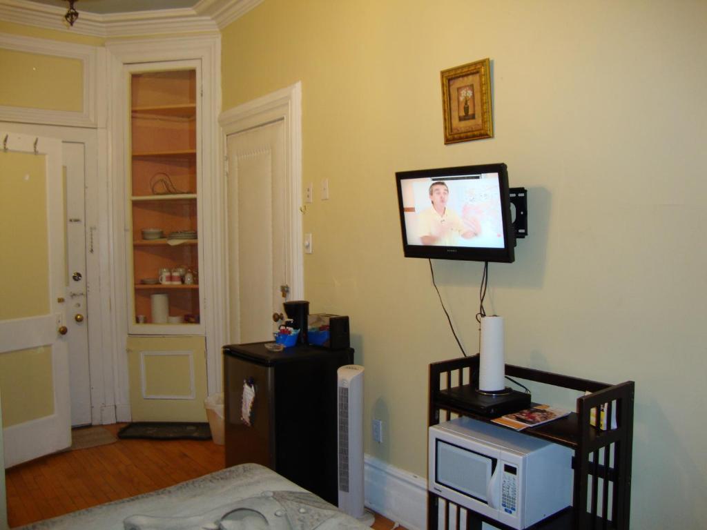 Hotel & Suites Place Des Arts Монреал Стая снимка
