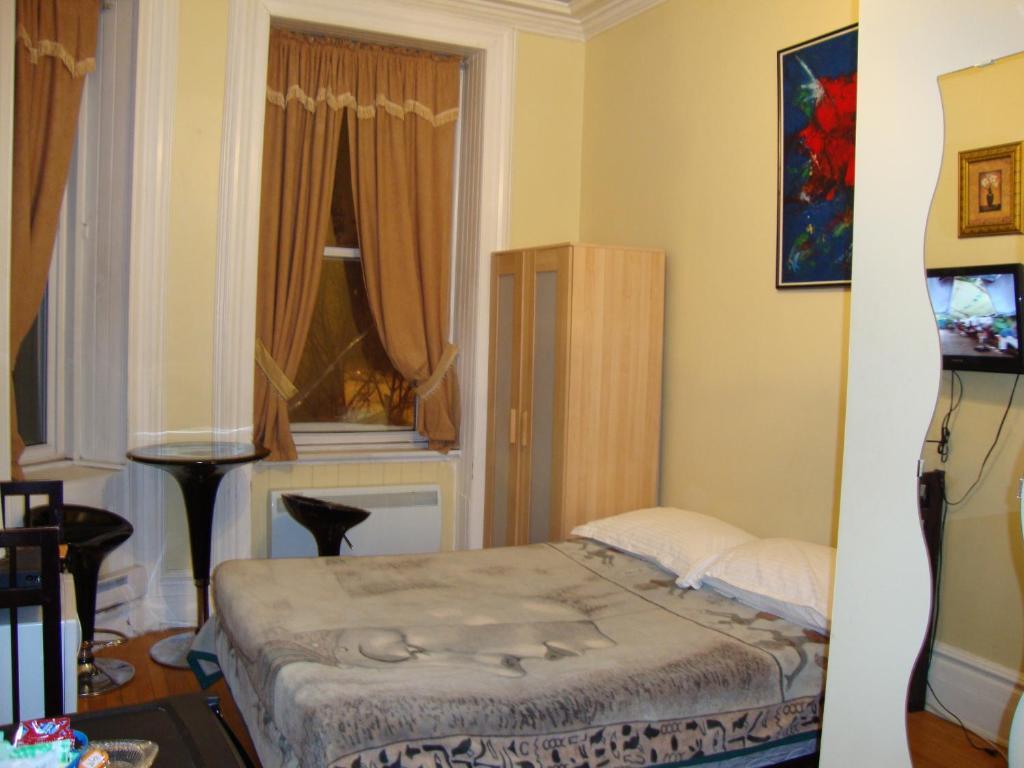 Hotel & Suites Place Des Arts Монреал Стая снимка