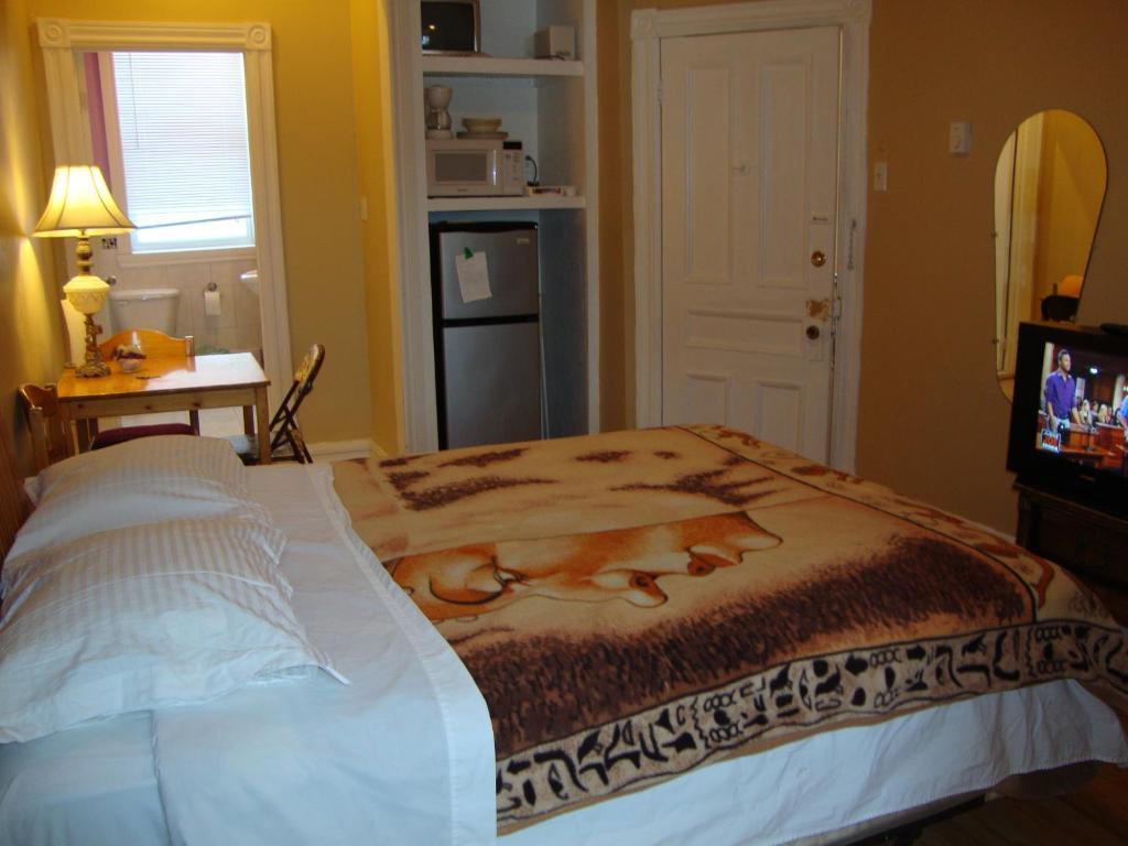 Hotel & Suites Place Des Arts Монреал Стая снимка