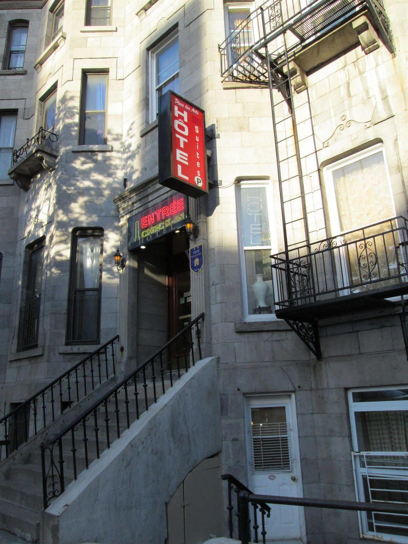 Hotel & Suites Place Des Arts Монреал Екстериор снимка
